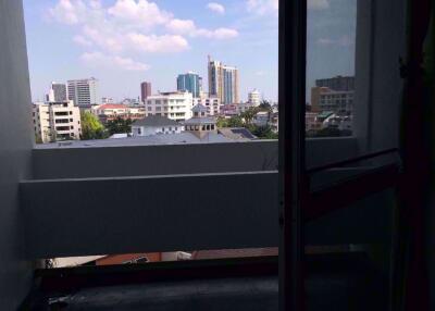 3 bed Condo in Tai Ping Towers Watthana District C06839