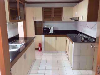 3 bed Condo in Tai Ping Towers Watthana District C06839