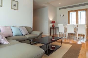 2 bed Condo in Millennium Residence Khlongtoei Sub District C06811