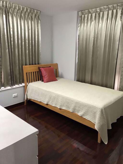 2 bed Condo in Baan Chan Khlong Tan Nuea Sub District C06793