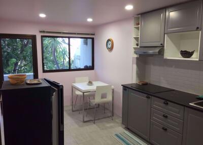 2 bed Duplex in Supalai Place Condominium Khlong Tan Nuea Sub District D05771