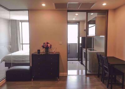 1 bed Condo in The Room Rama 4 Pathum Wan District C06765