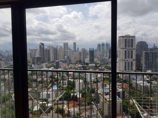 3 bed Condo in Noble Remix Khlongtan Sub District C06750