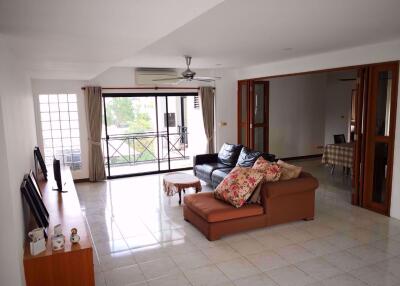 3 bed Condo in Baan Piyabutr Khlongtoei District C06622