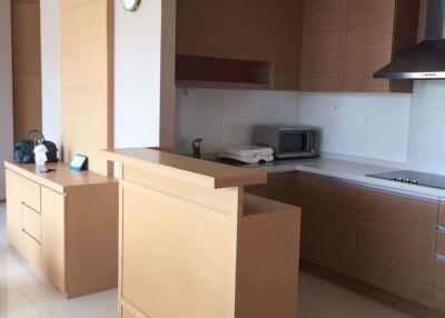 2 bed Condo in The Emporio Place Khlongtan Sub District C06596