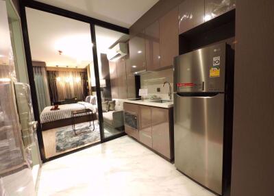 Studio bed Condo in RHYTHM Ekkamai Watthana District C06579