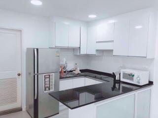 2 bed Condo in Serene Place Sukhumvit 24 Khlongtan Sub District C06523