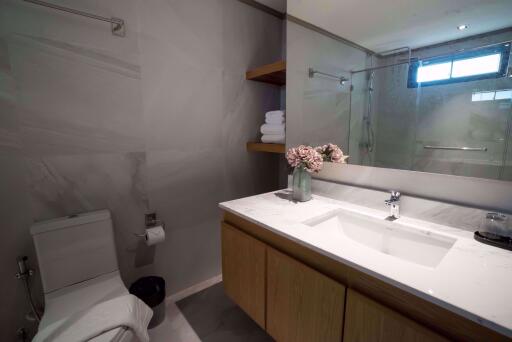 2 ห้องนอน, 2 ห้องน้ำ คอนโด ราคา ฿ 99,000/เดือน