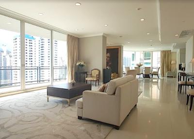 4 bed Condo in Royce Private Residences Watthana District C06410