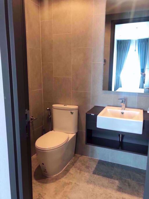 1 bed Condo in C Ekkamai Khlong Tan Nuea Sub District C06381