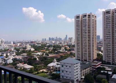 1 bed Condo in C Ekkamai Khlong Tan Nuea Sub District C06381