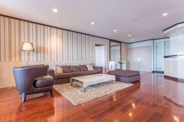 3 bed Condo in Sathorn Gardens Thungmahamek Sub District C06325