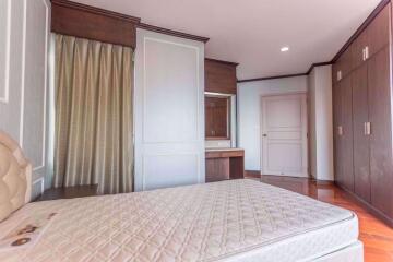 3 bed Condo in Sathorn Gardens Thungmahamek Sub District C06325