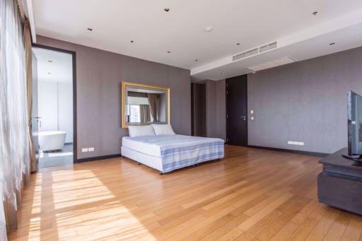 4 bed Condo in The Lofts Yennakart Chong Nonsi Sub District C06321