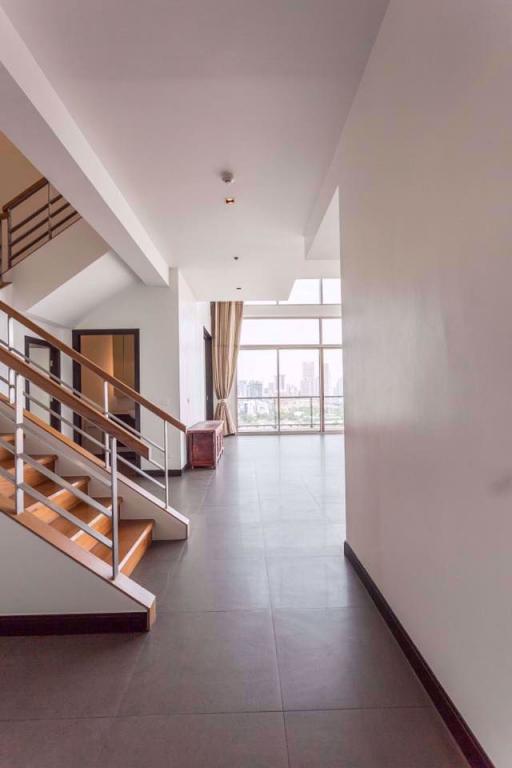 4 bed Condo in The Lofts Yennakart Chong Nonsi Sub District C06321