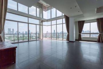 4 bed Condo in The Lofts Yennakart Chong Nonsi Sub District C06321