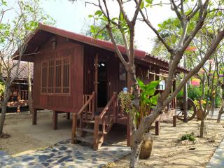 Resort for sale, Suphan Buri, near famous tourist attractions, 21 houses, buildings, hot price