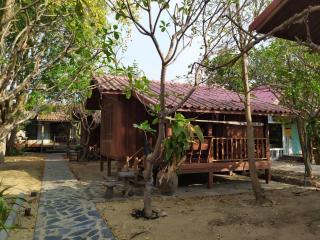 Resort for sale, Suphan Buri, near famous tourist attractions, 21 houses, buildings, hot price