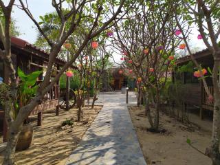 Resort for sale, Suphan Buri, near famous tourist attractions, 21 houses, buildings, hot price