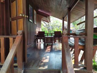 Resort for sale, Suphan Buri, near famous tourist attractions, 21 houses, buildings, hot price