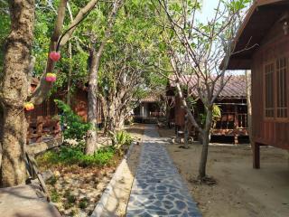 Resort for sale, Suphan Buri, near famous tourist attractions, 21 houses, buildings, hot price