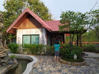 Resort for sale, Suphan Buri, near famous tourist attractions, 21 houses, buildings, hot price