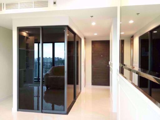 3 bed Condo in C Ekkamai Khlong Tan Nuea Sub District C06281