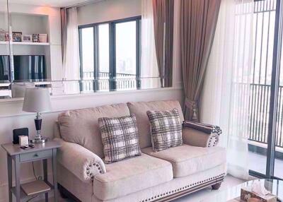 3 bed Condo in C Ekkamai Khlong Tan Nuea Sub District C06281