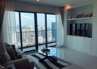 3 bed Condo in C Ekkamai Khlong Tan Nuea Sub District C06281