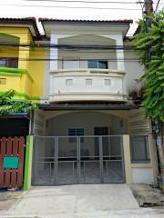 2 storey townhouse for sale, Lam Luk Ka, Khlong 5, Lert Ubon Village, near the motorway Homepro, BigC