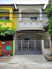 2 storey townhouse for sale, Lam Luk Ka, Khlong 5, Lert Ubon Village, near the motorway Homepro, BigC