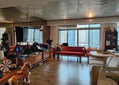 Condo for sale All Seasons Mansion, 3 bedrooms,3 bathrooms 178 sq m., near BTS Ploenchit, Bangkok at All Season Place Ploenchit