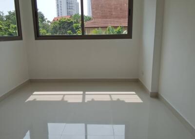 Condo for Sale in Club Royal Na Kluea