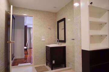 2 bed Condo in The Prestige 49 Watthana District C06215