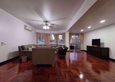 3 bed Condo in Kanta Mansion Khlongtan Sub District C06196