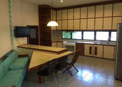 4 bed House Suanluang District H05300