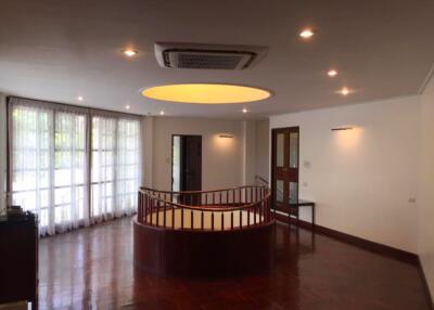 4 bed House Suanluang District H05300