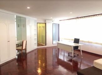 4 bed House Suanluang District H05300