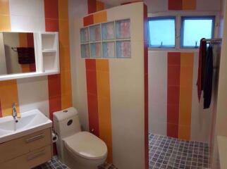 2 ห้องนอน, 1 ห้องน้ำ คอนโด ราคา ฿ 25,000/เดือน
