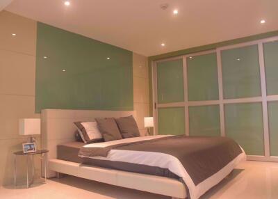 2 bed Condo in Supalai Place Condominium Watthana District C06042