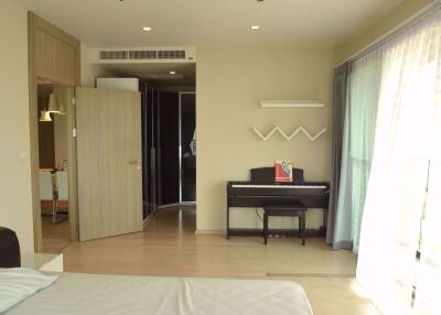 1 bed Condo in Noble Solo Watthana District C06016