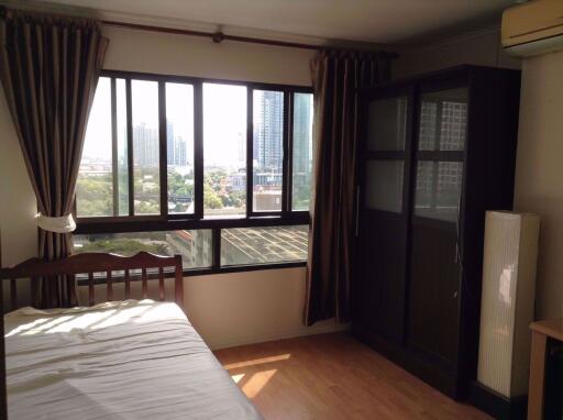 2 bed Condo in Lumpini Ville Sukhumvit 77 Suanluang Sub District C06011