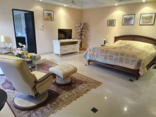 3 Bedrooms Pool Villa House for Sale in Jomtien