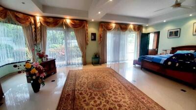 3 Bedrooms Pool Villa House for Sale in Jomtien