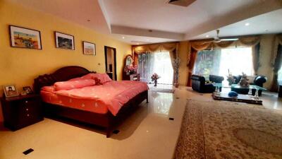 3 Bedrooms Pool Villa House for Sale in Jomtien