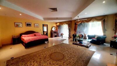 3 Bedrooms Pool Villa House for Sale in Jomtien