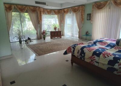 3 Bedrooms Pool Villa House for Sale in Jomtien