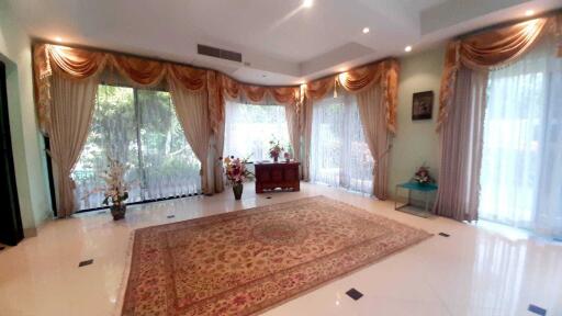 3 Bedrooms Pool Villa House for Sale in Jomtien