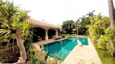 3 Bedrooms Pool Villa House for Sale in Jomtien