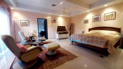 3 Bedrooms Pool Villa House for Sale in Jomtien